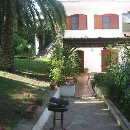 Fronte Mare Con Piscina Apartment